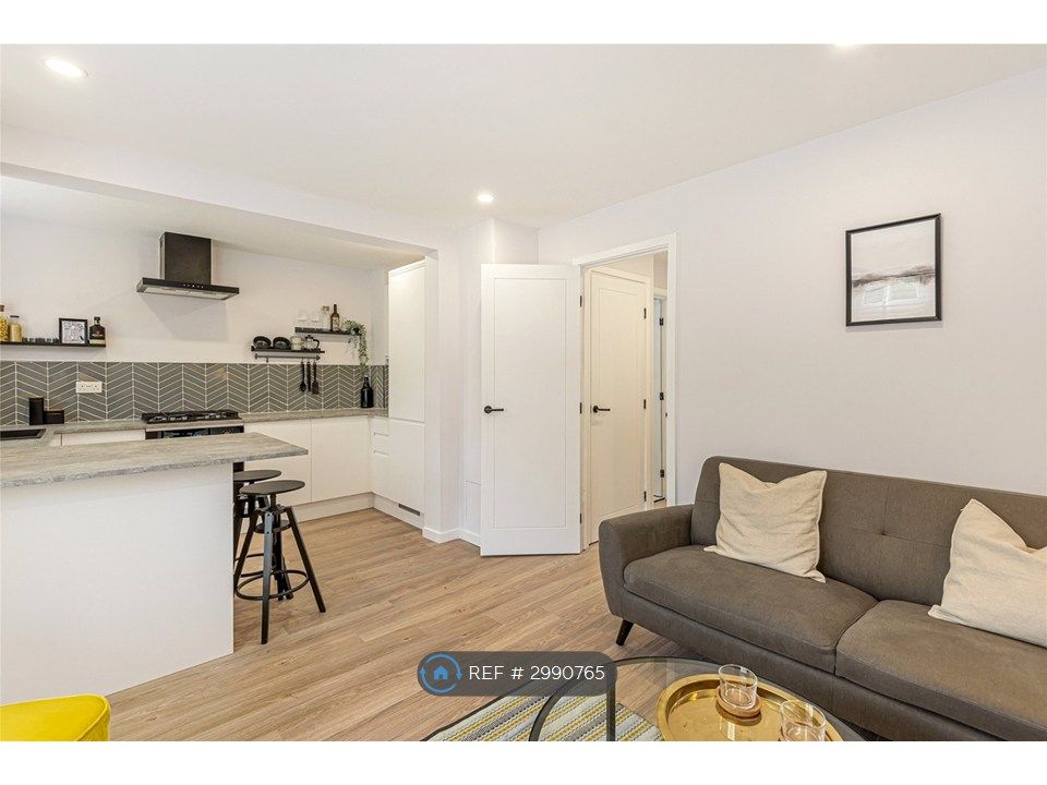 Property photo 1 of 7 Bright And Spacious Kitchen Diner