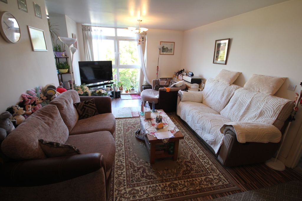 Property photo 3 of 9