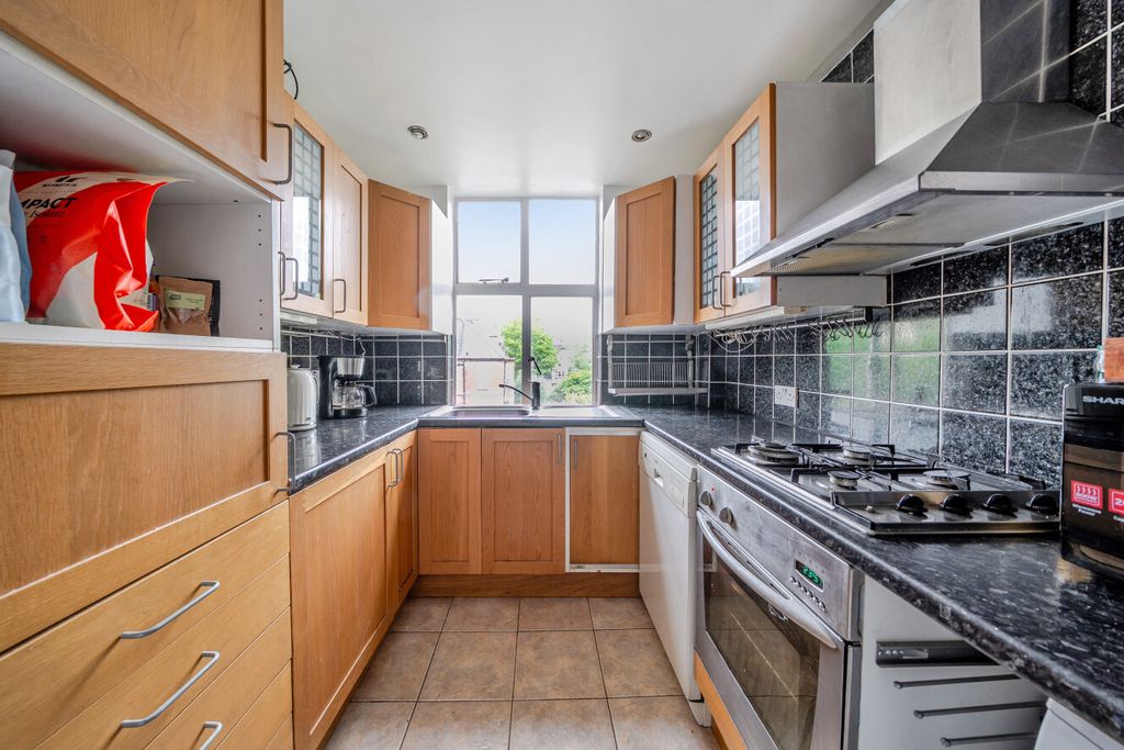Property photo 3 of 12 1458953-11-6A0c5F...