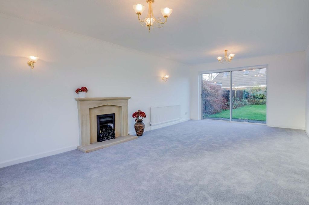 Property photo 2 of 27