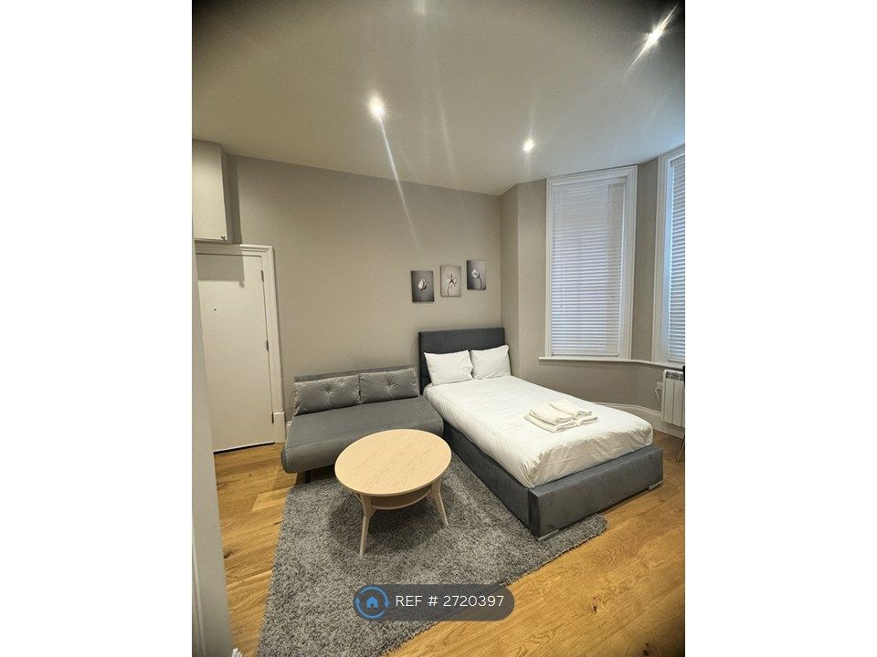 Property photo 1 of 6 Bedroom