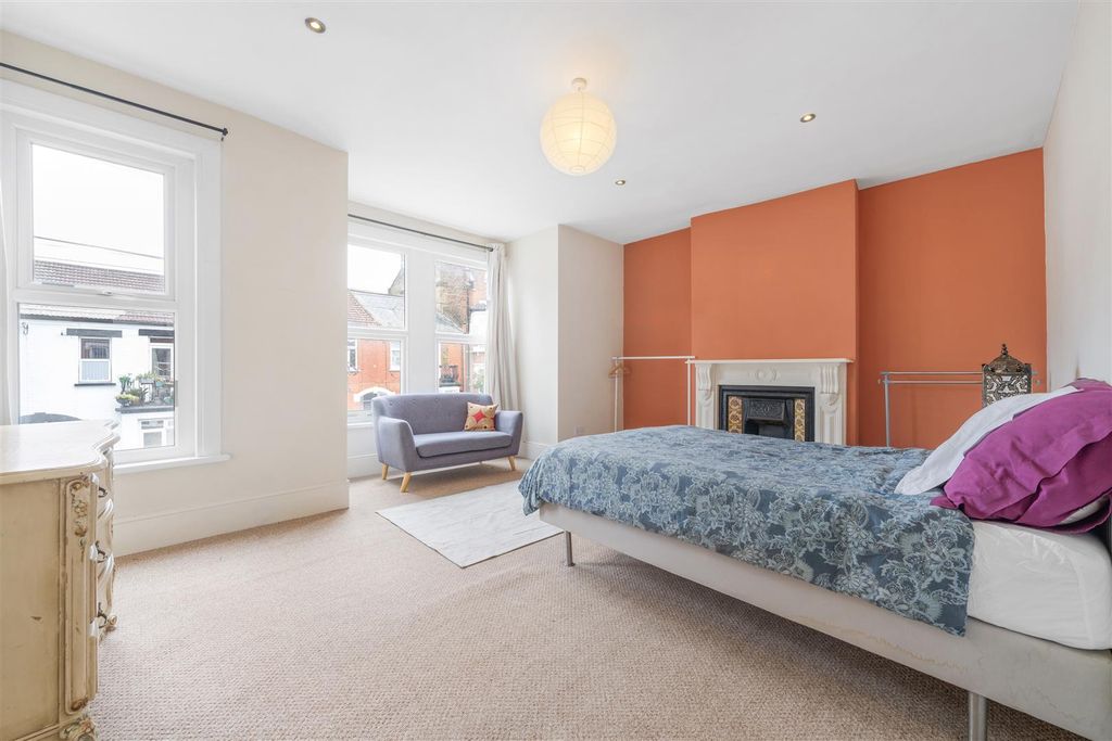 Property photo 3 of 18