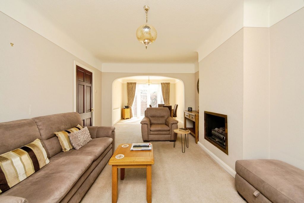Property photo 3 of 20 Pbox-Img.Jpg