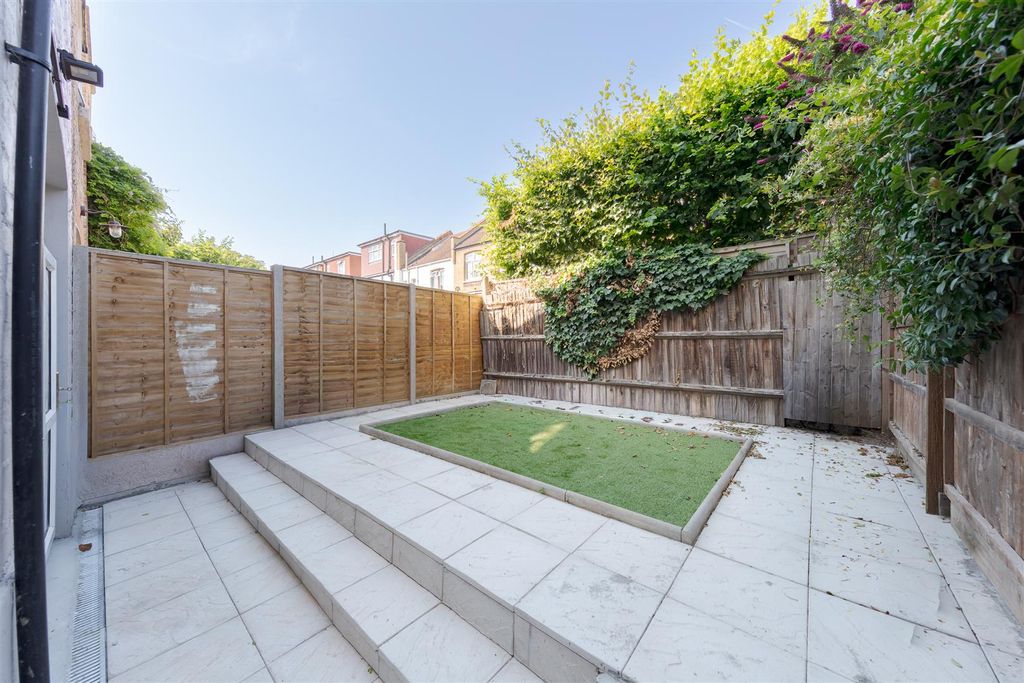 Property photo 3 of 10 094A3428-Hdr.Jpg