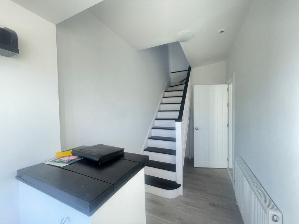 Property photo 2 of 13 En-Suite Bathroom