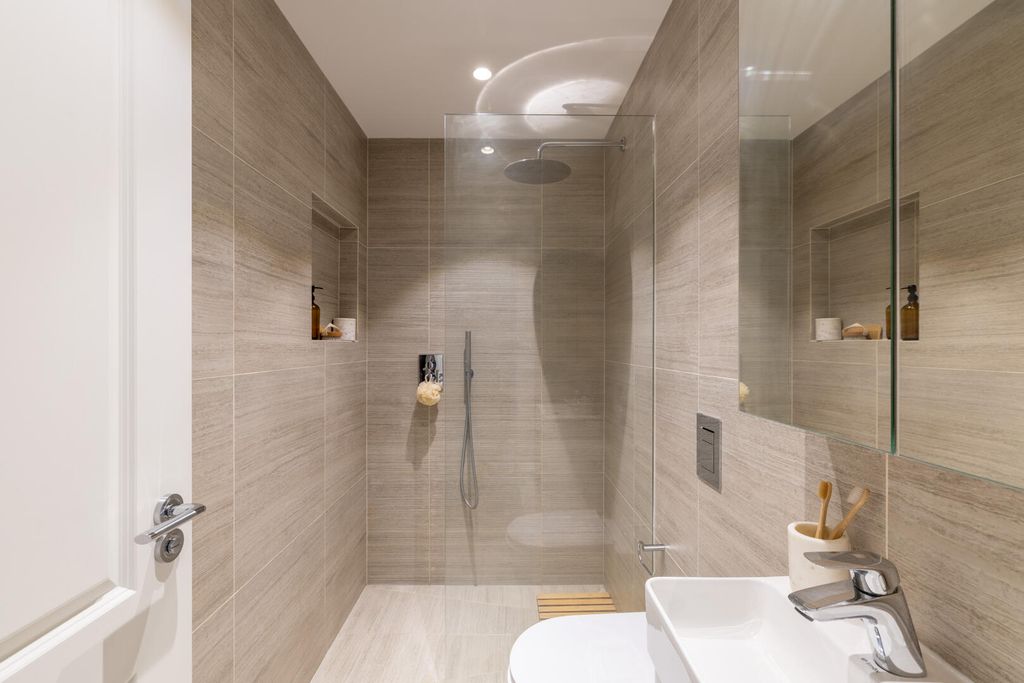 Property photo 3 of 8 Bathroom