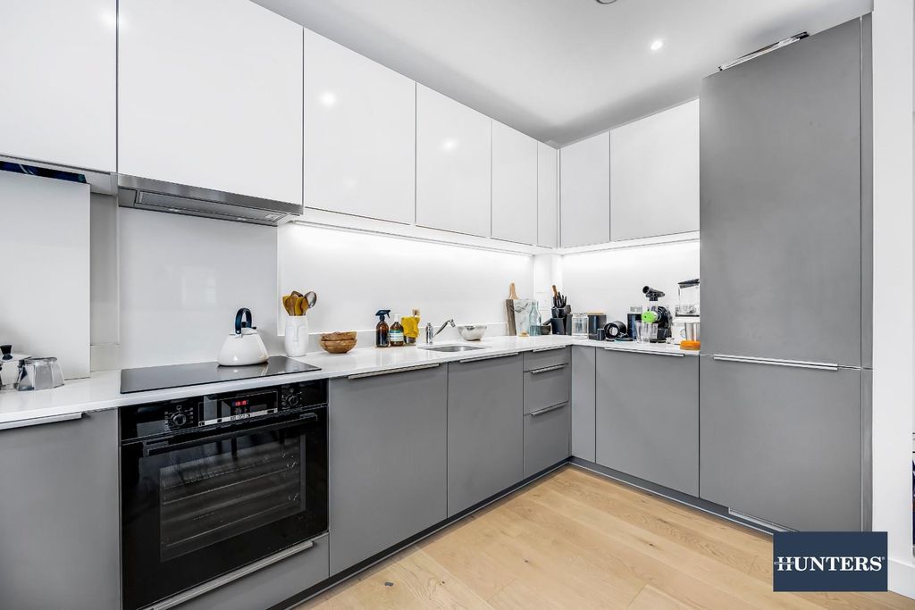 Property photo 2 of 14 Flat_1__167-169_Kingsland_Road-11.Jpg