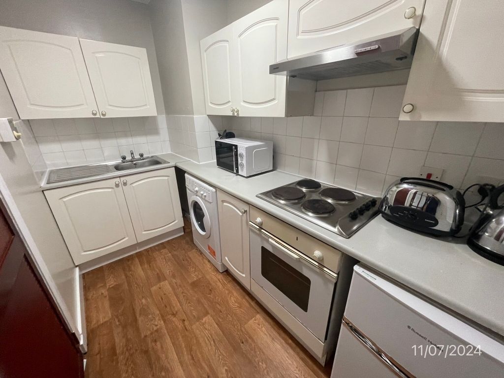 Property photo 2 of 8 Kitchen