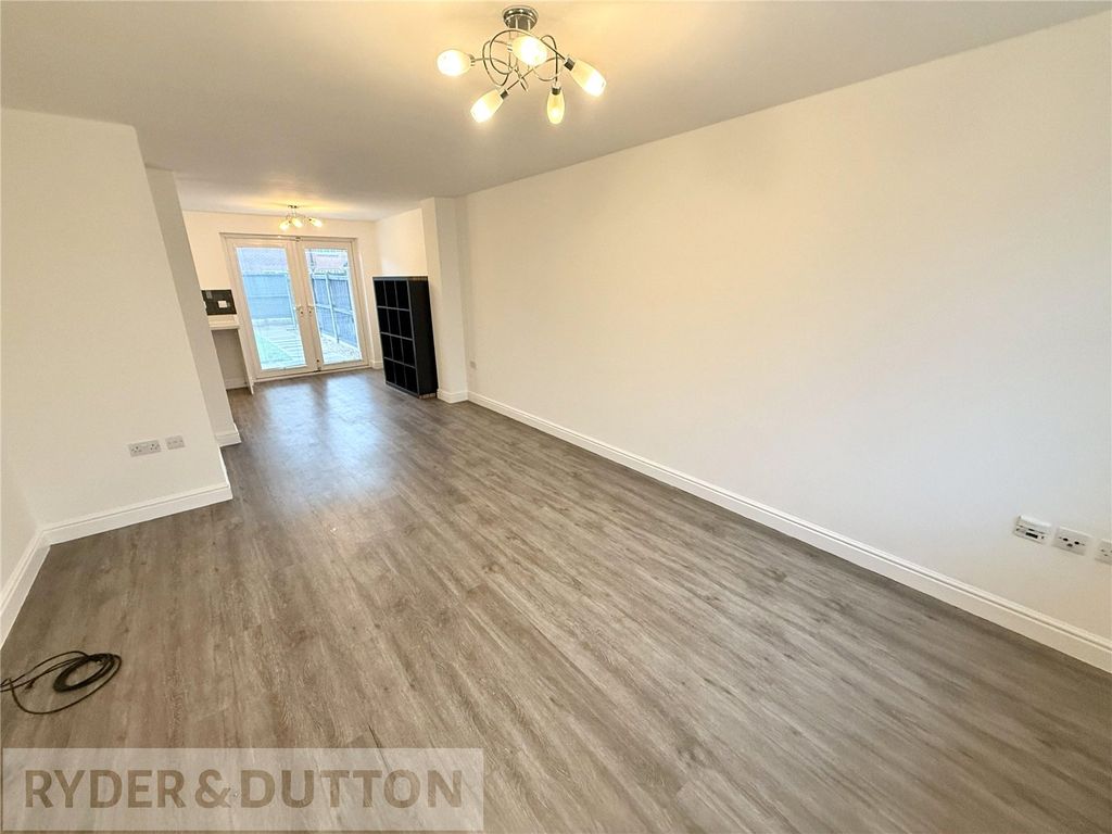 Property photo 2 of 36 Lounge