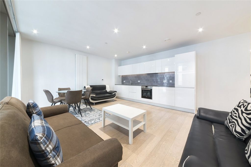 Property photo 2 of 15 Royal Wharf E16