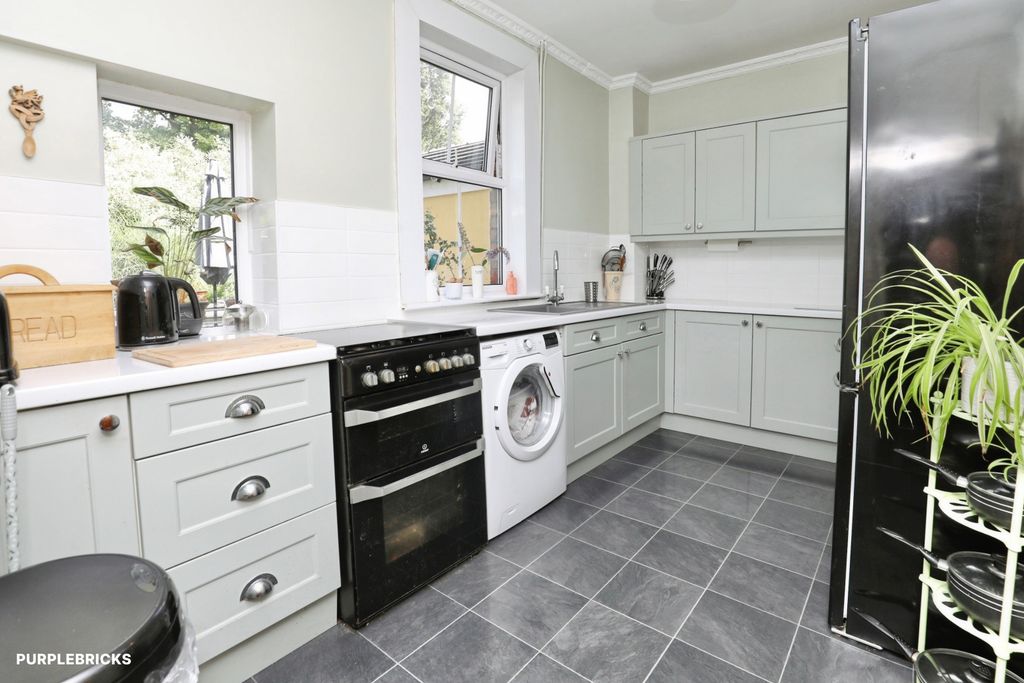Property photo 3 of 33