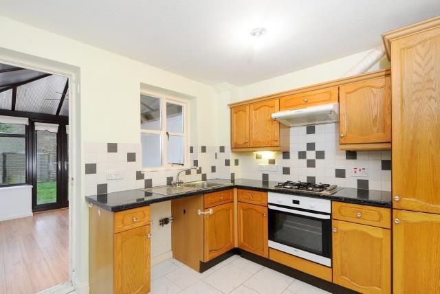Property photo 3 of 10 Kitchen