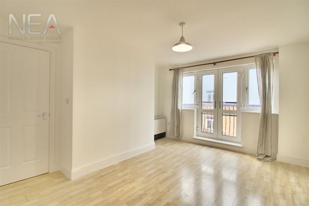 Property photo 1 of 11 Living Room