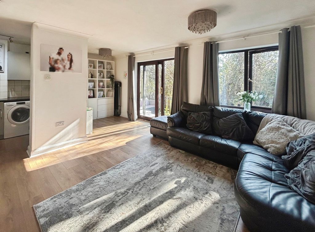 Property photo 2 of 10 Pbox-Img.Jpg