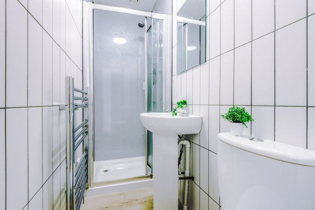 Property photo 3 of 5 Shf7 - Bathroom