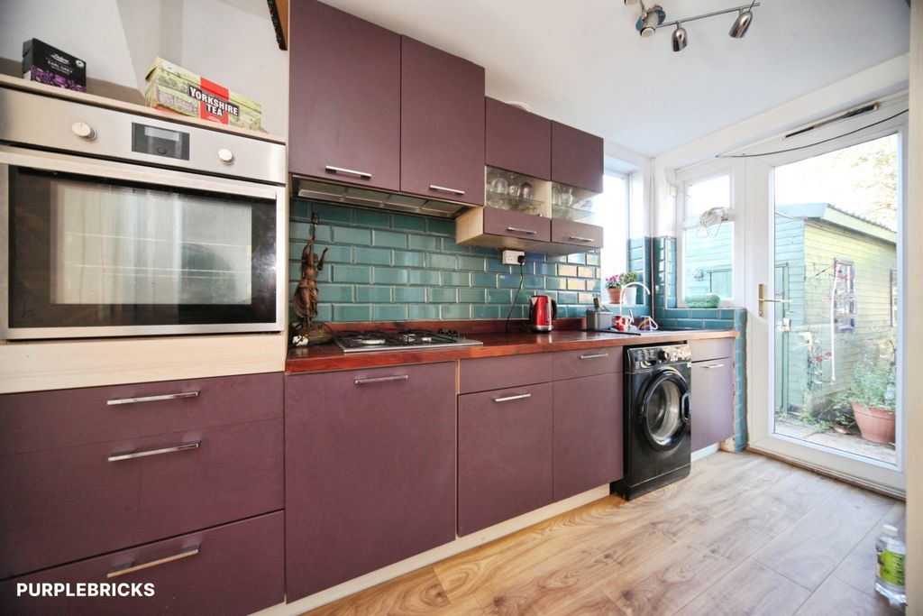 Property photo 2 of 28 Kitchen