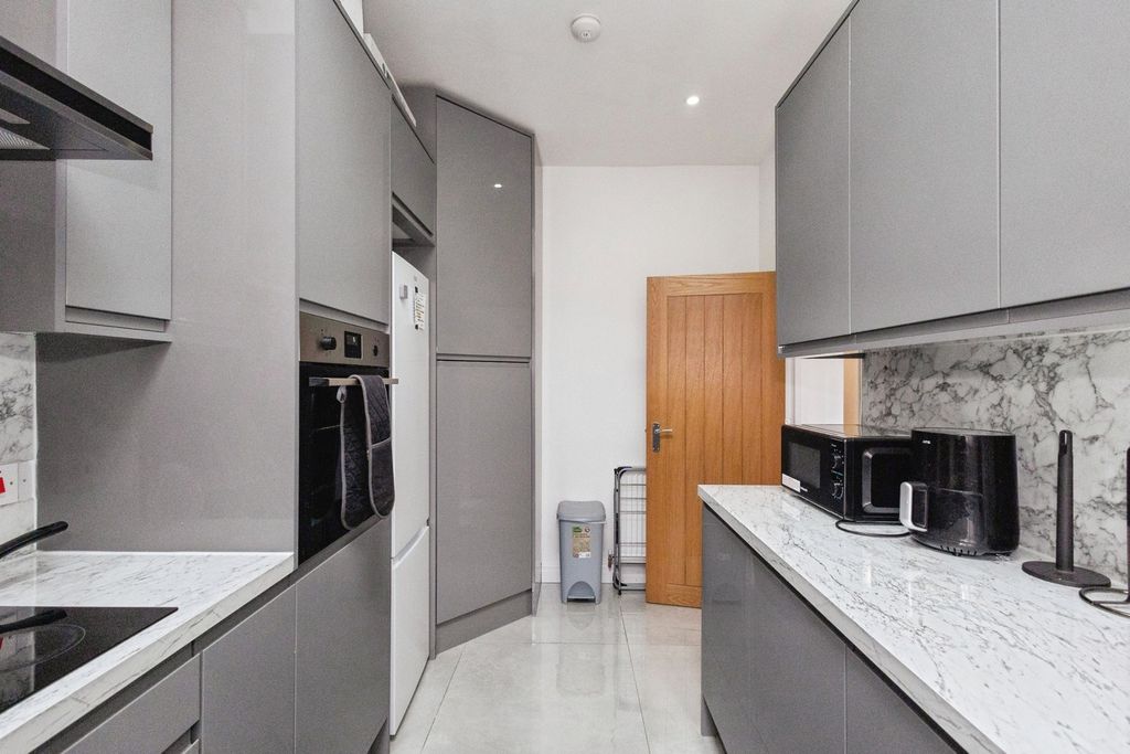 Property photo 3 of 30 Pbox-Img.Jpg