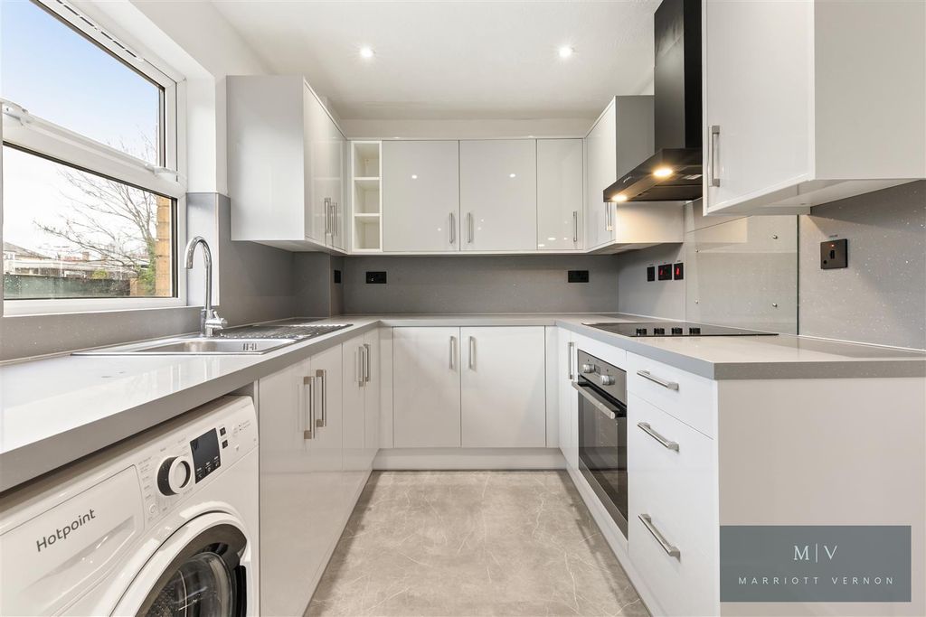 Property photo 1 of 16 Muggeridge Close 9 MV-10.Jpg