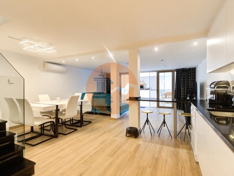 Property photo 2 of 61