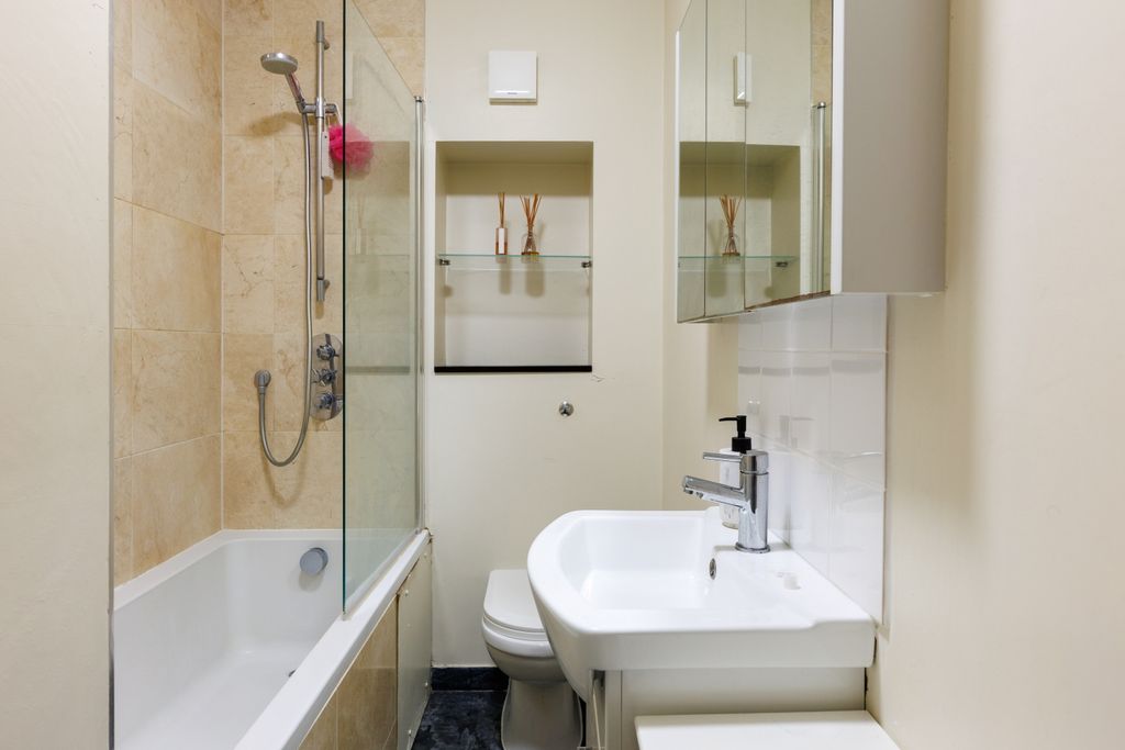 Property photo 3 of 7 Bathroom