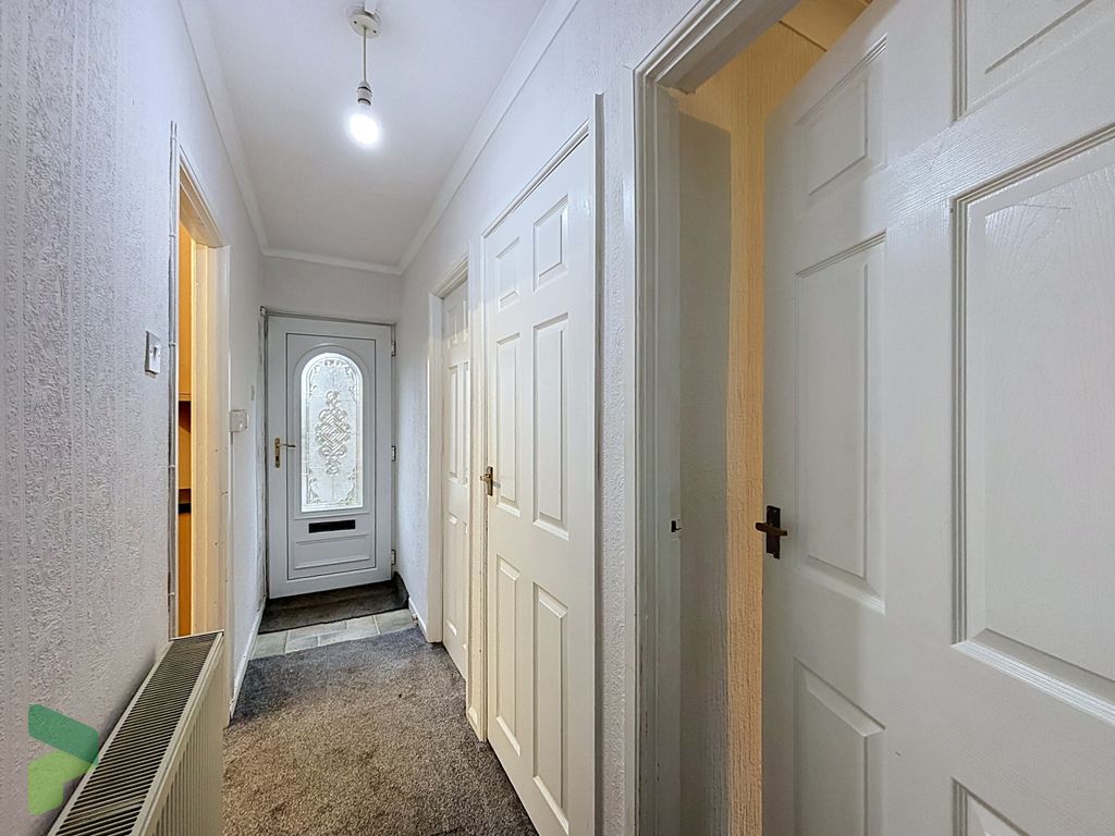 Property photo 3 of 14 Hallway