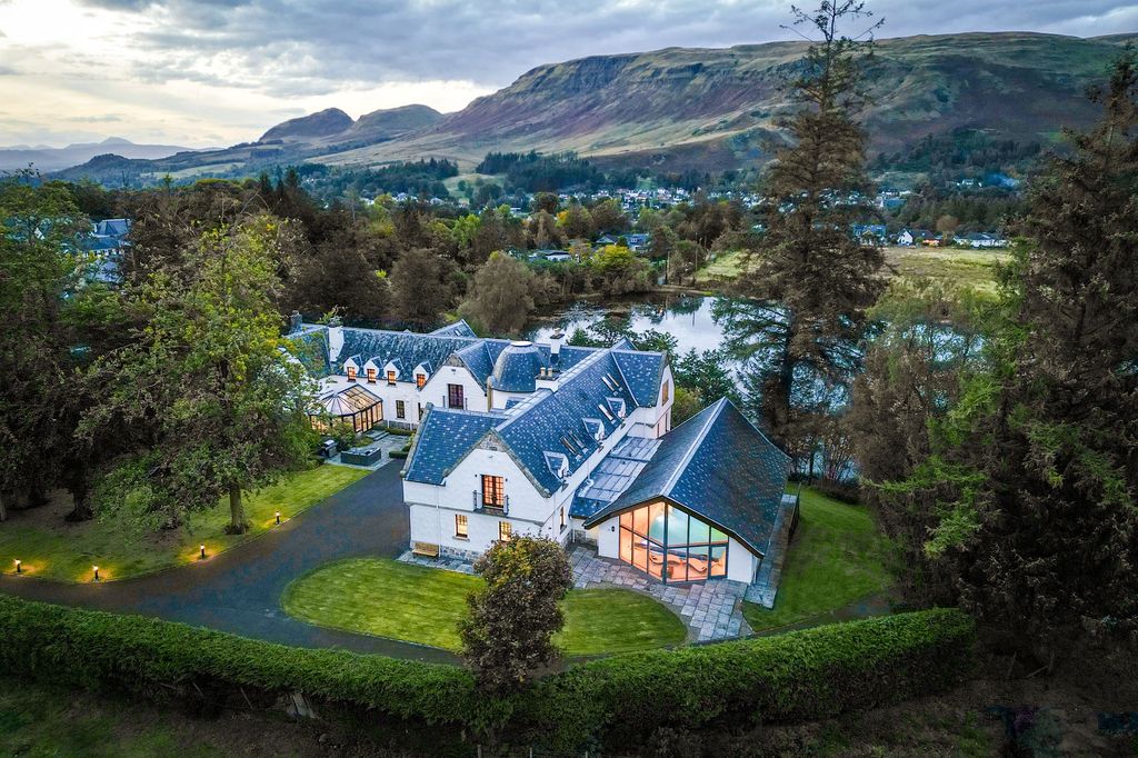 Property photo 1 of 64