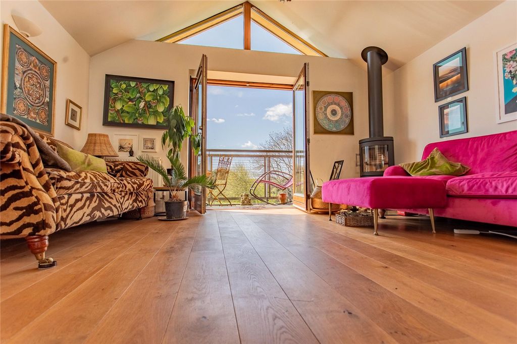 Property photo 3 of 27 Photo 3