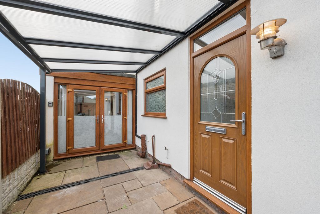Property photo 2 of 28