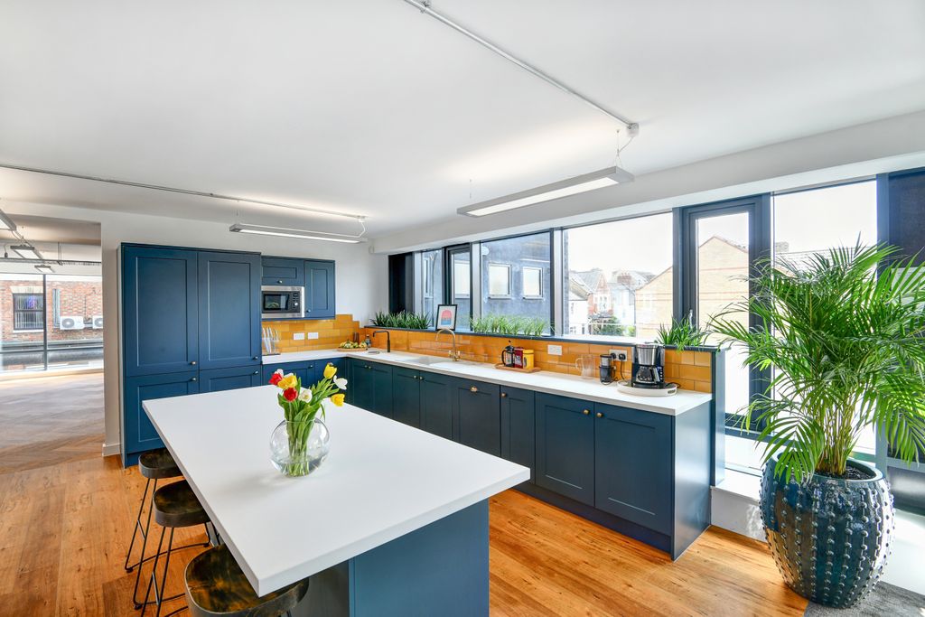 Property photo 2 of 7 Kitchen