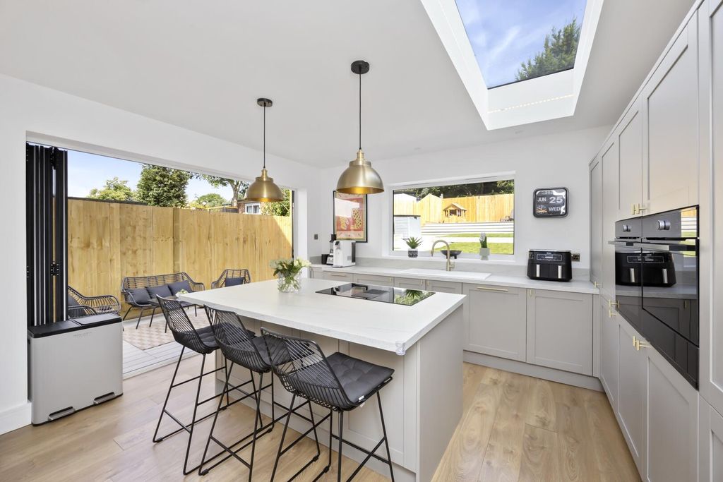 Property photo 2 of 24 Kitchen