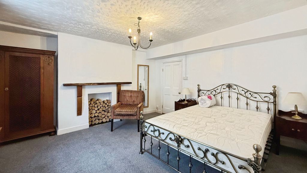 Property photo 3 of 7 Private Bedroom