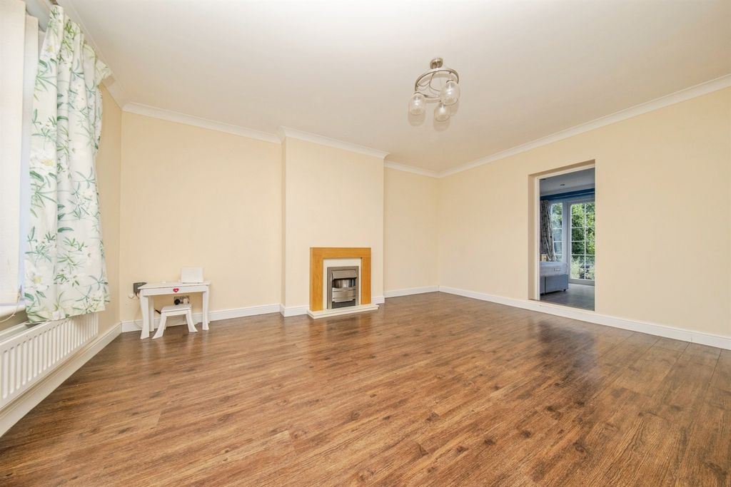 Property photo 2 of 26