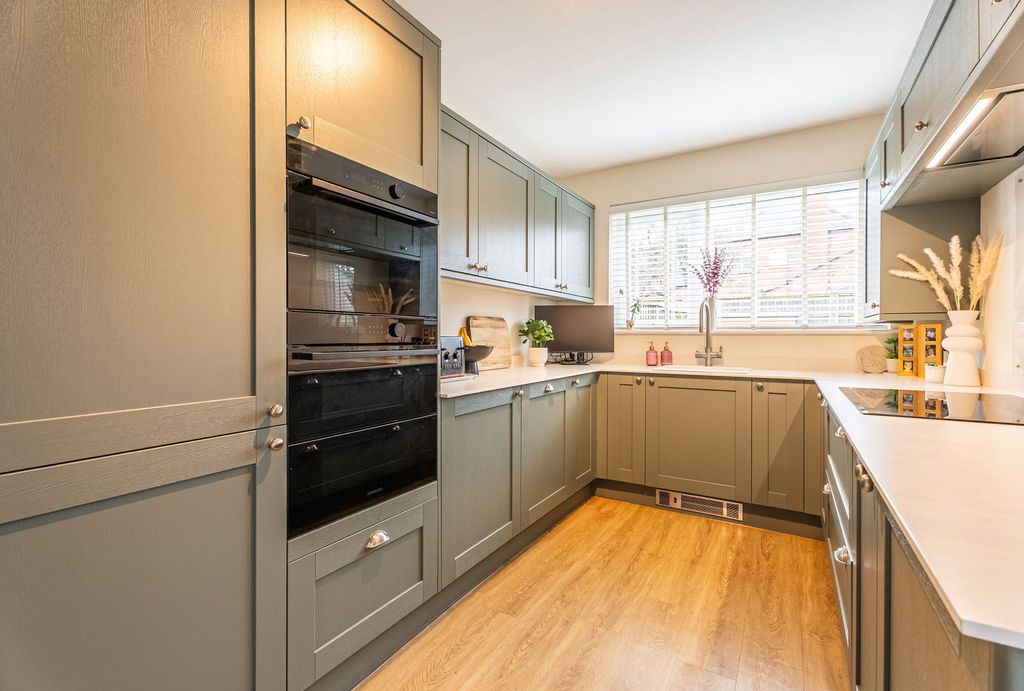 Property photo 2 of 34