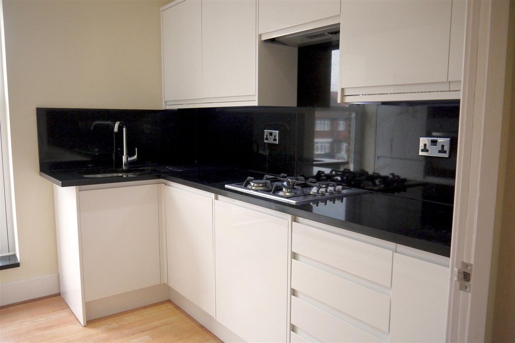 Property photo 2 of 11 Kitchen.Jpg