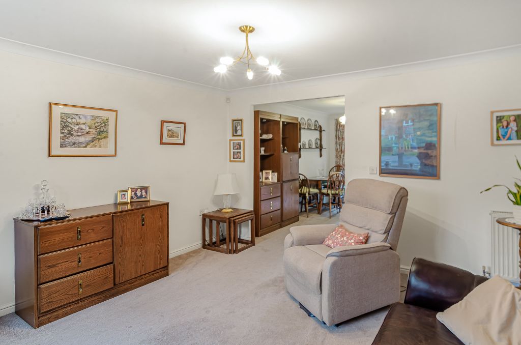 Property photo 3 of 20 Advert-16