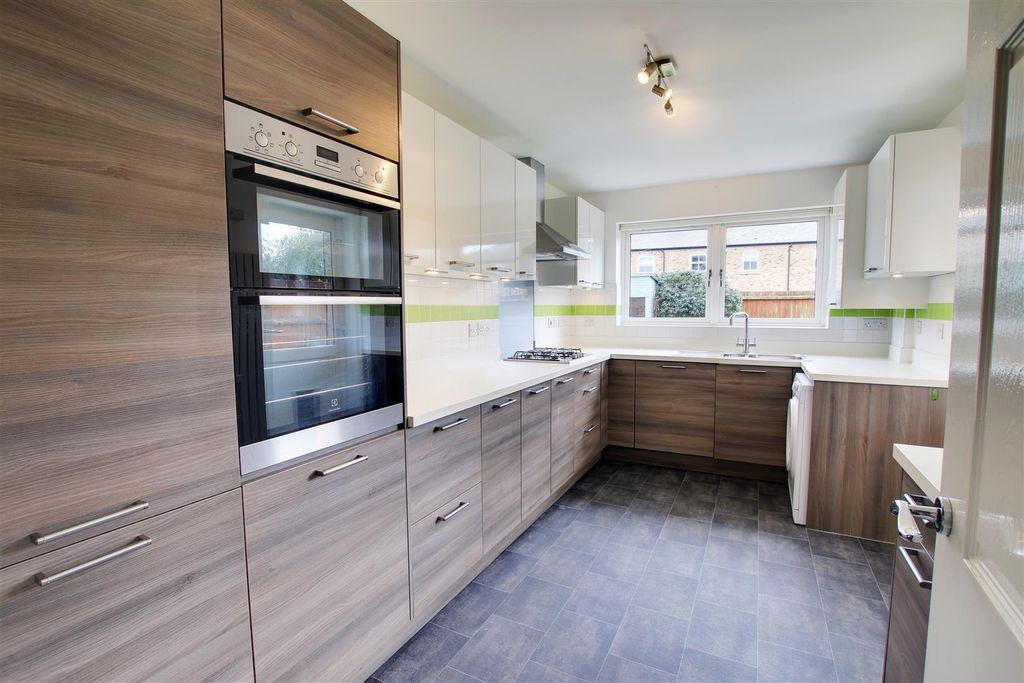 Property photo 2 of 14 Img_9844-Img_9846.Jpg