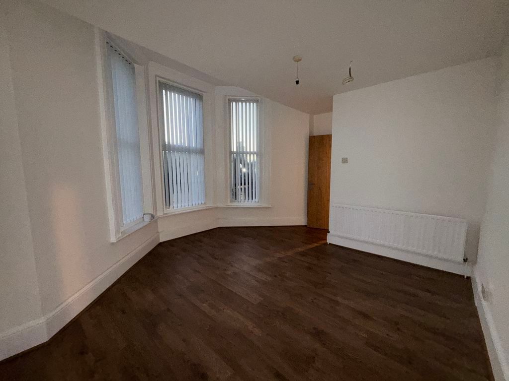 Property photo 3 of 16 Photo 8