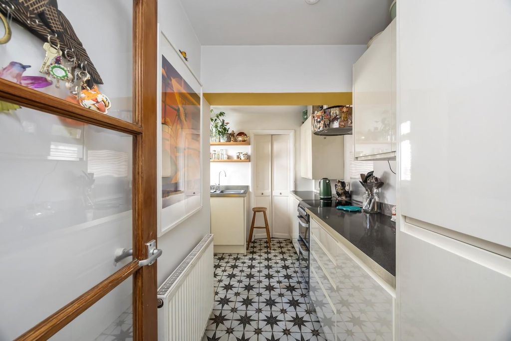Property photo 3 of 20 Wordsworth Street, 10-007.Jpg