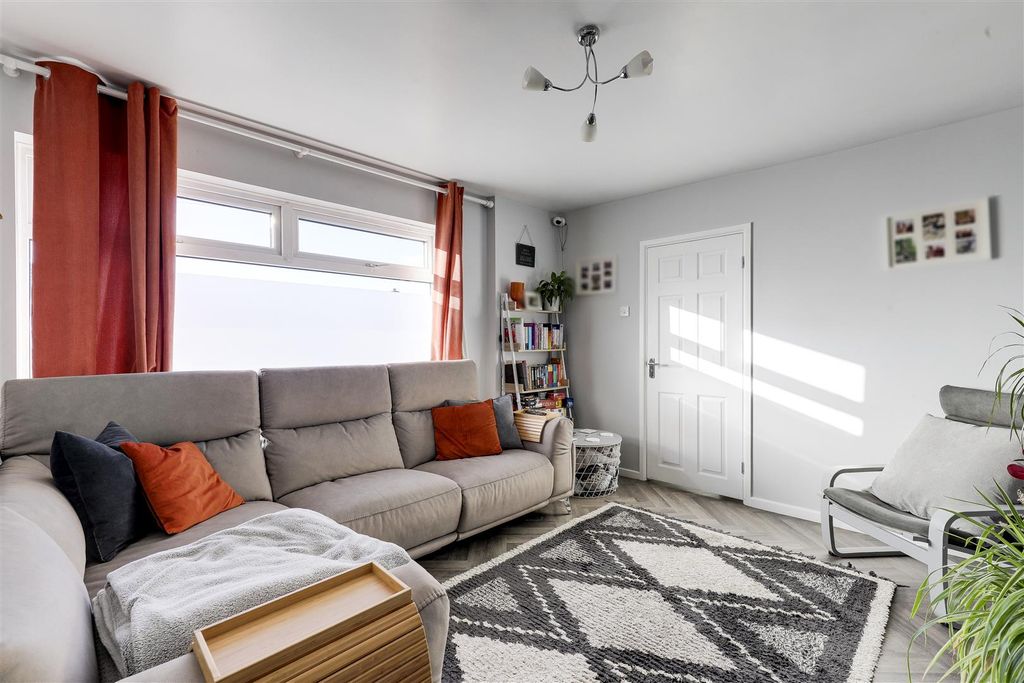 Property photo 2 of 19 1753.Jpg