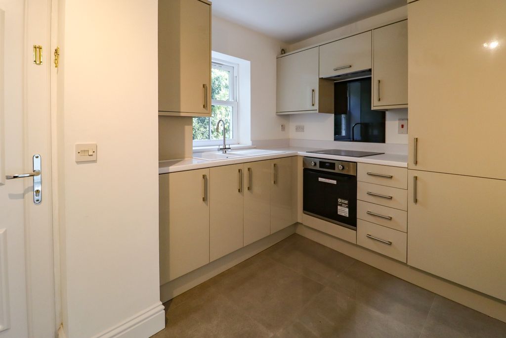 Property photo 2 of 13 5002803