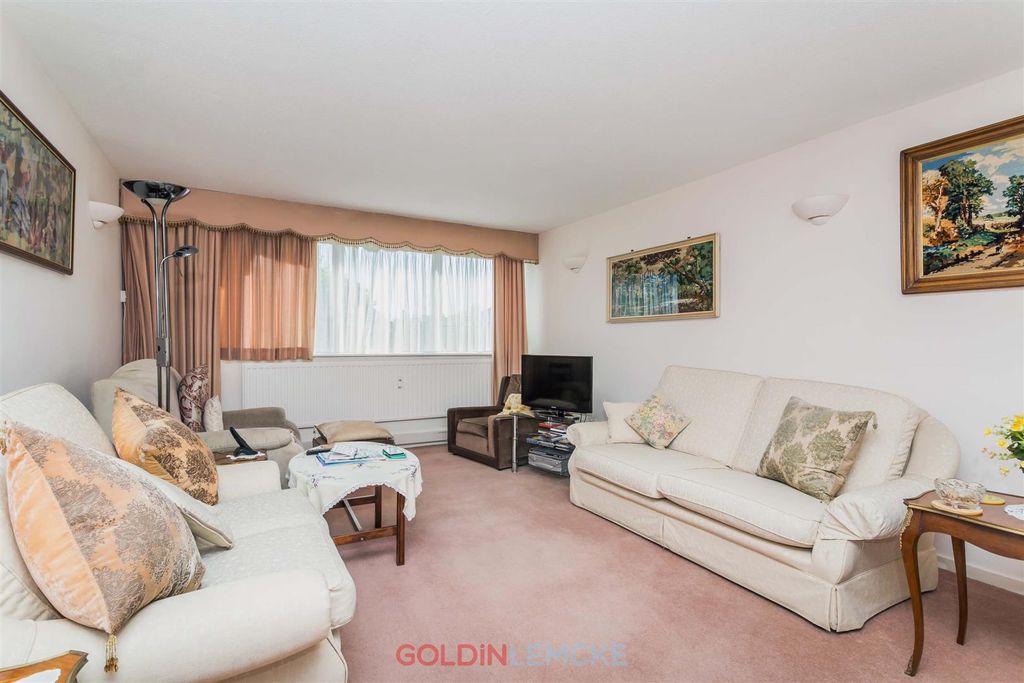 Property photo 2 of 10 Living/Dining Room