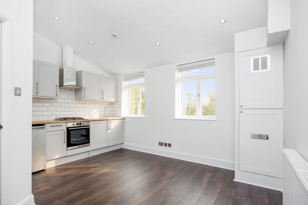 Property photo 3 of 7 E8 Brooke Lodge _...