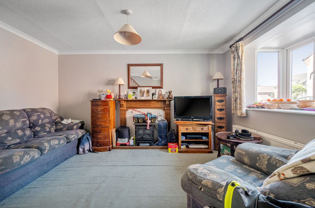 Property photo 3 of 11 Living Room