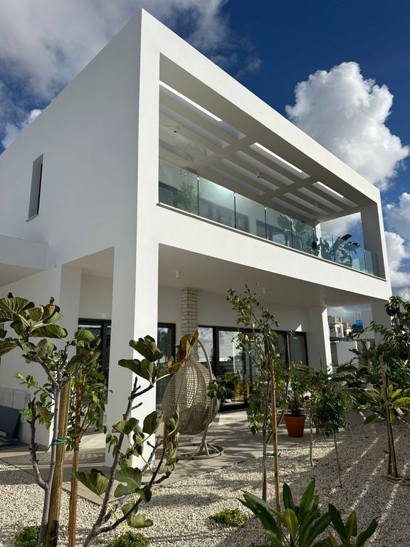 Property photo 2 of 24