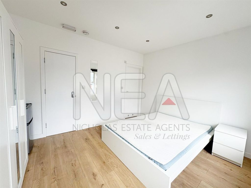 Property photo 2 of 5 Room Three