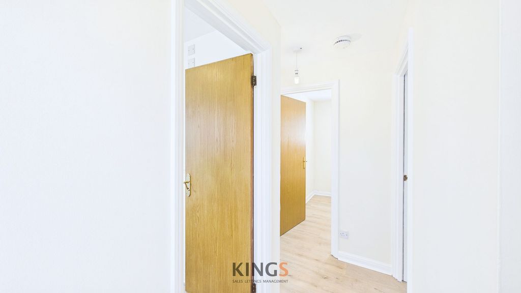 Property photo 2 of 13 Hallway