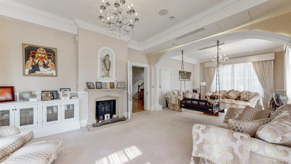 Property photo 3 of 31