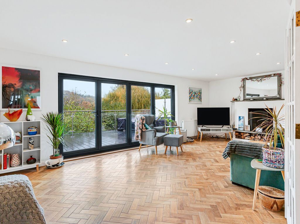 Property photo 2 of 43