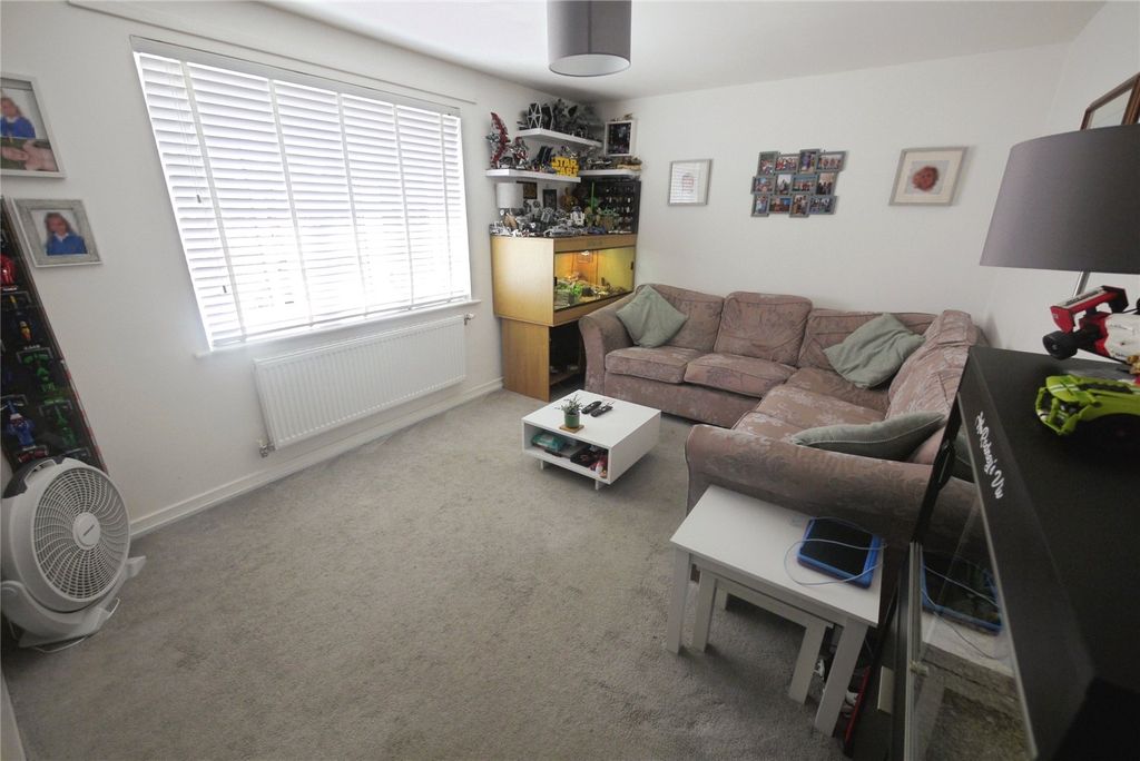 Property photo 2 of 12 Lounge