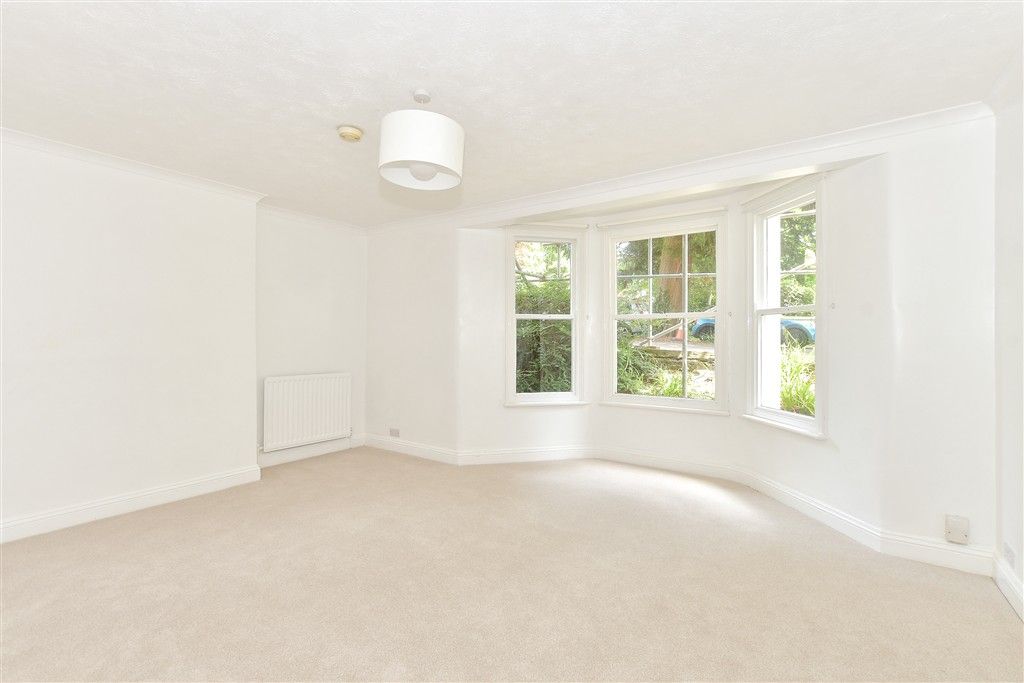 Property photo 2 of 8 Lounge